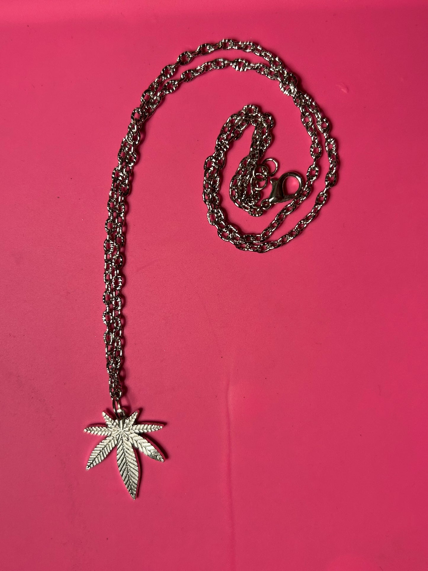 MIDNIGHT LEAF NECKLACE