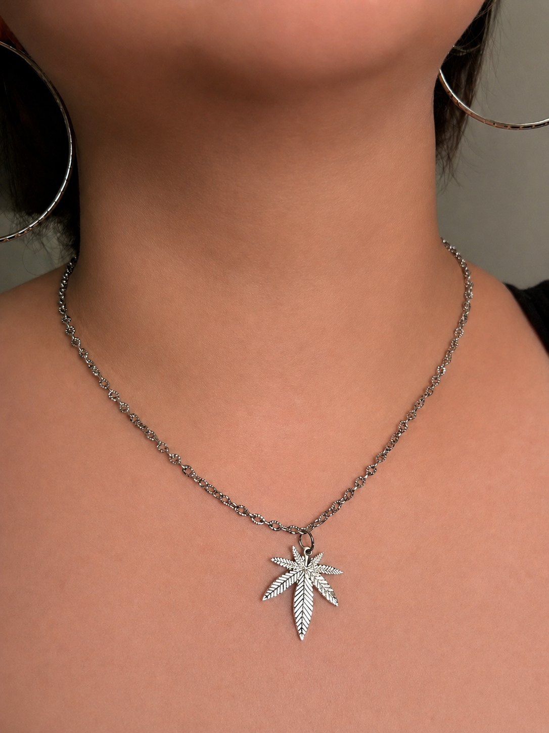 MIDNIGHT LEAF NECKLACE